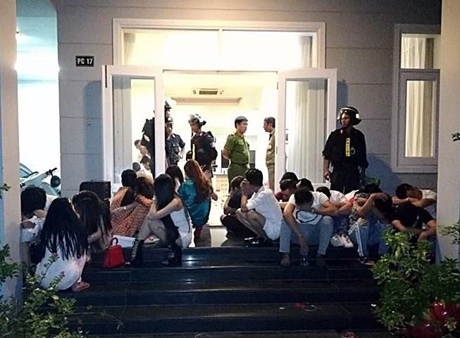 Bắt quả tang b&agrave; bầu c&ugrave;ng gần 30 nam thanh nữ t&uacute; trong buổi tiệc ma t&uacute;y tập thể ở biệt thự ven biển - Ảnh 2.