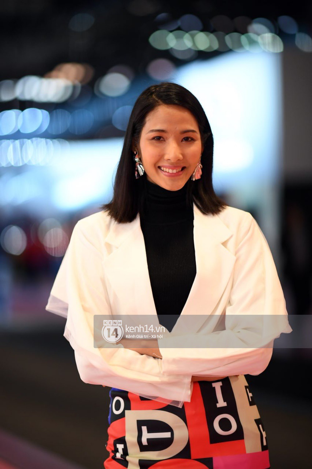 Cặp bạn th&acirc;n Ho&agrave;ng Th&ugrave;y, Quang Đại phong th&aacute;i chuy&ecirc;n nghiệp trong buổi tập luyện trước giờ G Paris Motor Show - Ảnh 2.