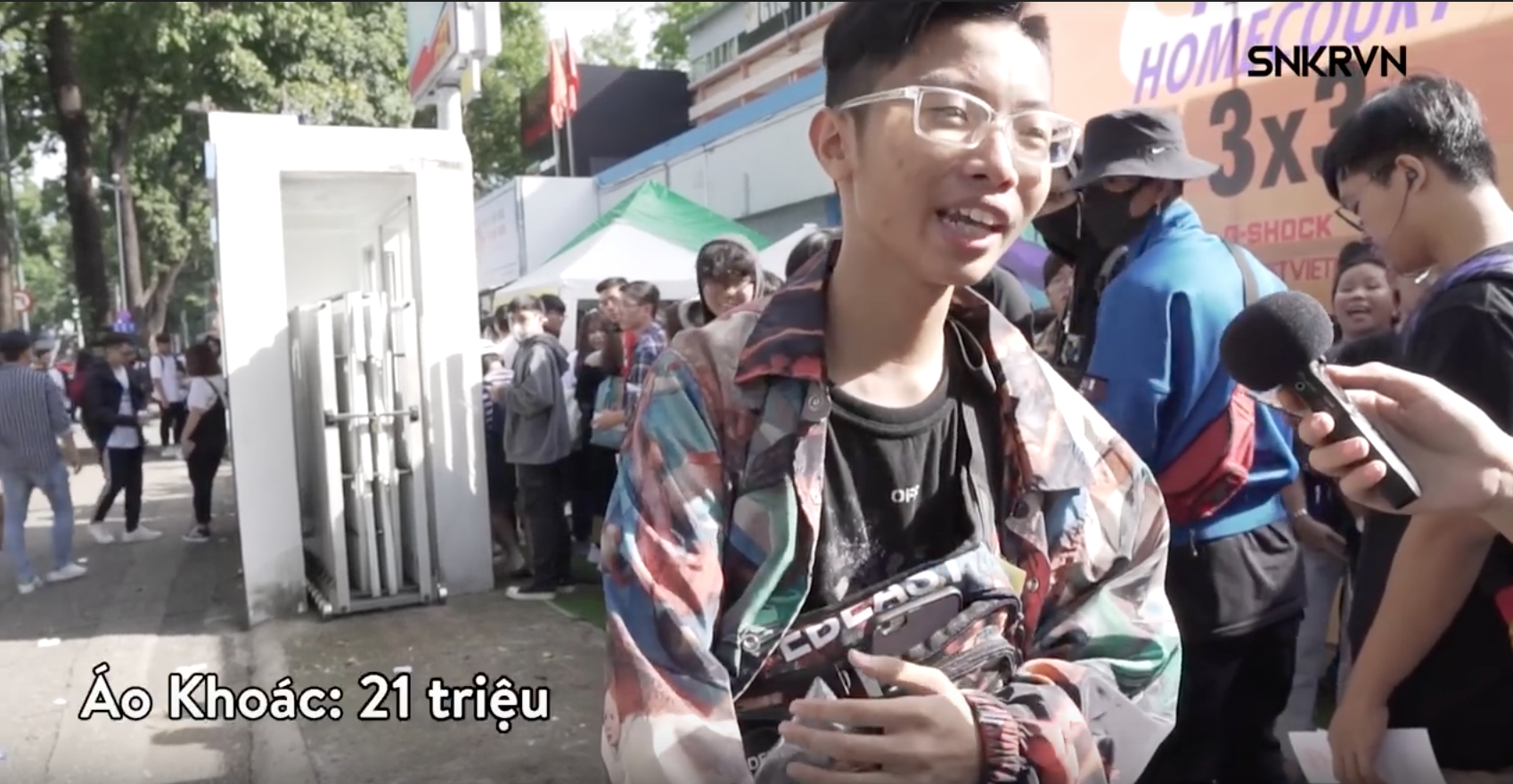 Clip: Xem giới trẻ Việt tự b&oacute;c set đồ của m&igrave;nh tại Sneaker Fest 2018 m&agrave; cho&aacute;ng, c&oacute; bộ l&ecirc;n đến cả trăm triệu đồng! - Ảnh 3.