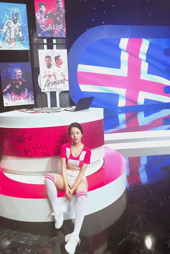 Trâm Anh bị dàn hotgirl Nóng cùng World Cup tẩy chay vì không coi mọi người ra gì? - Ảnh 2. Trâm Anh bị dàn hotgirl Nóng cùng World Cup tẩy chay vì không coi mọi người ra gì? - Ảnh 2.