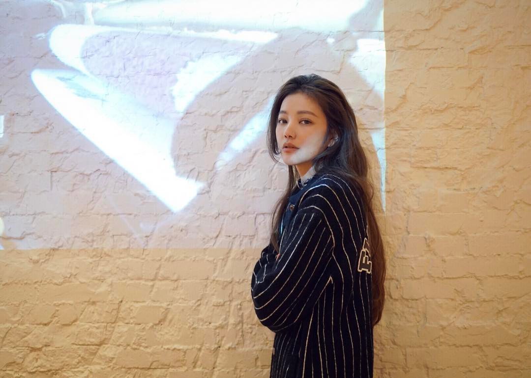 Đ&acirc;y l&agrave; 7 th&oacute;i quen thường gặp khiến bạn chưa gi&agrave; m&agrave; đ&atilde; c&oacute; đầy nếp nhăn - Ảnh 4.