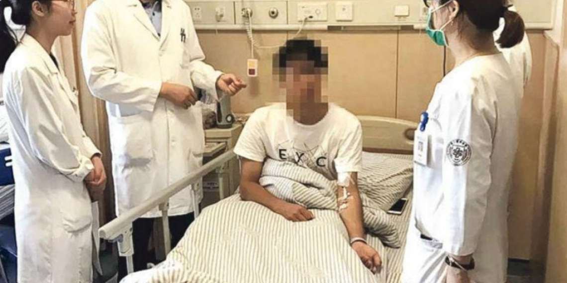 Bị c&ocirc;ng ty bắt đi cắm trại ki&ecirc;m huấn luyện gian khổ, 11 c&ocirc;ng nh&acirc;n nhập viện v&igrave; nước tiểu chuyển sang m&agrave;u n&acirc;u - Ảnh 2.