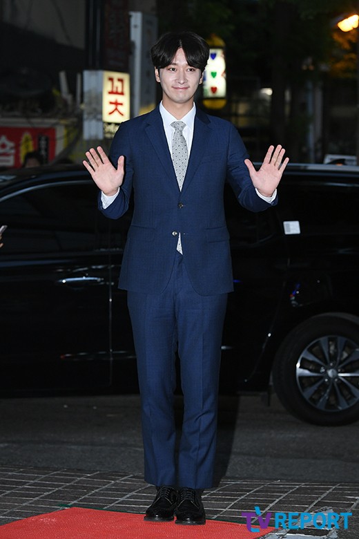 Trong khi Park Min Young xinh đẹp kh&ocirc;ng t&igrave; vết th&igrave; Park Seo Joon lại lộ r&otilde; lỗi trang điểm tại tiệc mừng c&ocirc;ng Thư k&yacute; Kim - Ảnh 13.