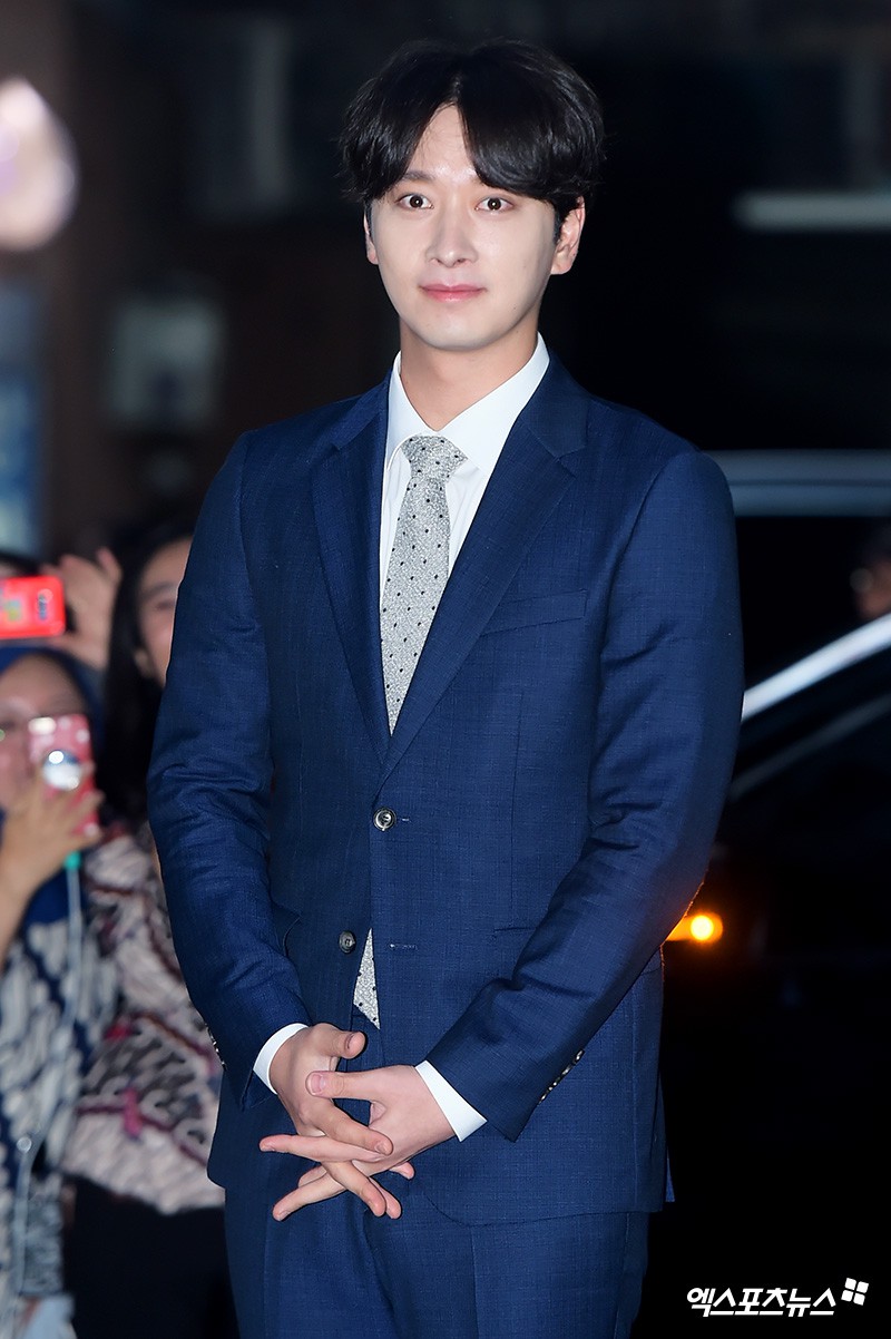 Trong khi Park Min Young xinh đẹp kh&ocirc;ng t&igrave; vết th&igrave; Park Seo Joon lại lộ r&otilde; lỗi trang điểm tại tiệc mừng c&ocirc;ng Thư k&yacute; Kim - Ảnh 14.