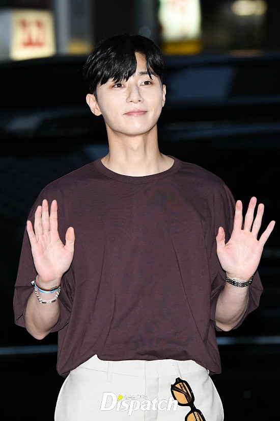 Trong khi Park Min Young xinh đẹp kh&ocirc;ng t&igrave; vết th&igrave; Park Seo Joon lại lộ r&otilde; lỗi trang điểm tại tiệc mừng c&ocirc;ng Thư k&yacute; Kim - Ảnh 11.