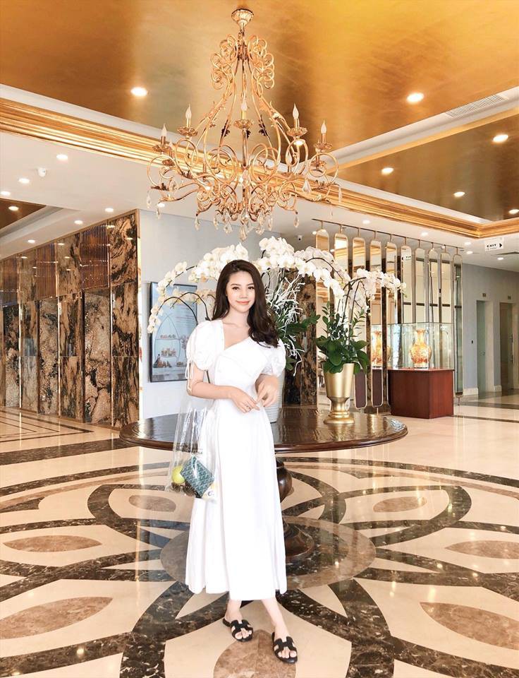 Thấp b&eacute; nhẹ c&acirc;n hơn cả hai B&ocirc;ng hậu, liệu Hari Won c&oacute; bị l&eacute;p vế khi mặc chung c&ugrave;ng một mẫu đầm? - Ảnh 2.