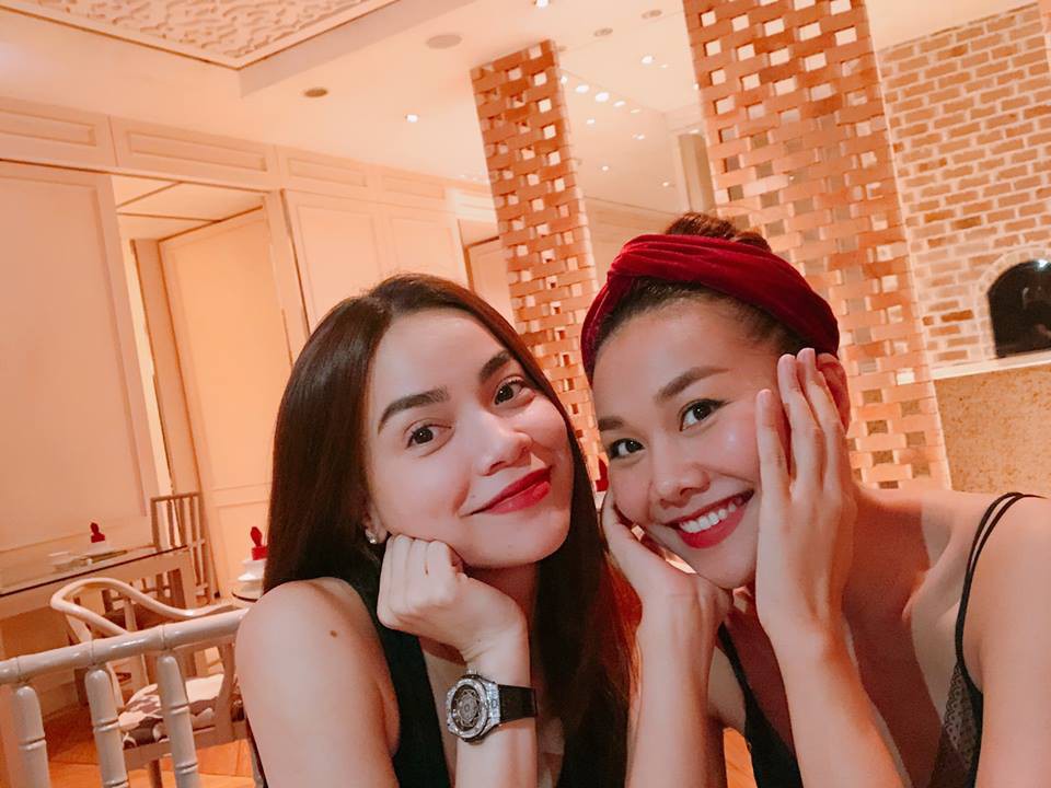 Khoe ảnh vui tươi b&ecirc;n Thanh Hằng, Hồ Ngọc H&agrave; lại để lộ khuyết điểm d&aacute;ng v&oacute;c v&igrave; kiểu trang phục n&agrave;y - Ảnh 2.