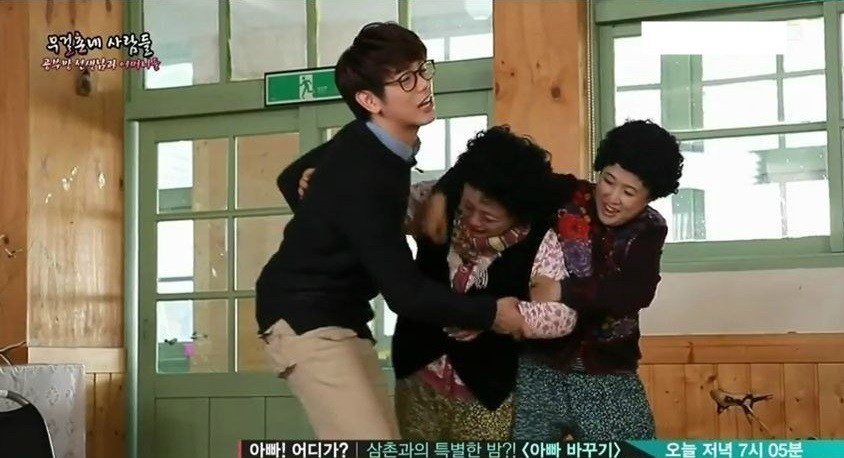 Ng&agrave;y c&agrave;ng nhiều sao nam H&agrave;n bị quấy rối t&igrave;nh dục c&ocirc;ng khai, nhưng biểu cảm của họ mới l&agrave; điều đ&aacute;ng x&oacute;t xa - Ảnh 16.