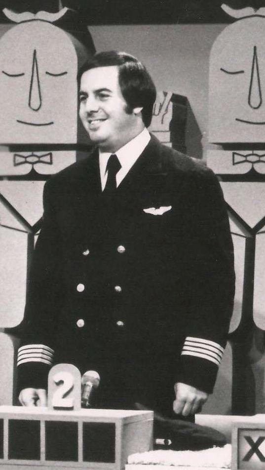 Frank Abagnale: T&ecirc;n lừa đảo kh&eacute;t tiếng nhất nước Mỹ với t&agrave;i đ&oacute;ng giả mọi nh&acirc;n dạng - Ảnh 2.