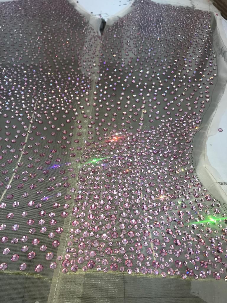 Kylie đặt ri&ecirc;ng jumpsuit b&uacute;p b&ecirc; Barbie mừng sinh nhật 21 tuổi, đ&iacute;nh 70.000 vi&ecirc;n pha l&ecirc; ch&oacute;i l&ograve;a, gi&aacute; gần 200 triệu VNĐ - Ảnh 4.