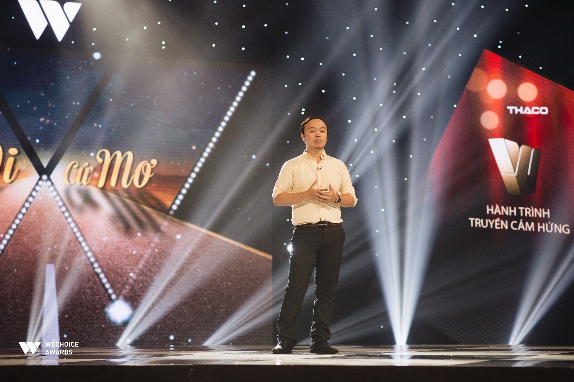 H&agrave;nh tr&igrave;nh truyền cảm hứng WeChoice Awards th&aacute;ng 8: Phải đi thật nhiều, mơ thật lớn để tuổi trẻ kh&ocirc;ng c&ograve;n hối tiếc - Ảnh 3.