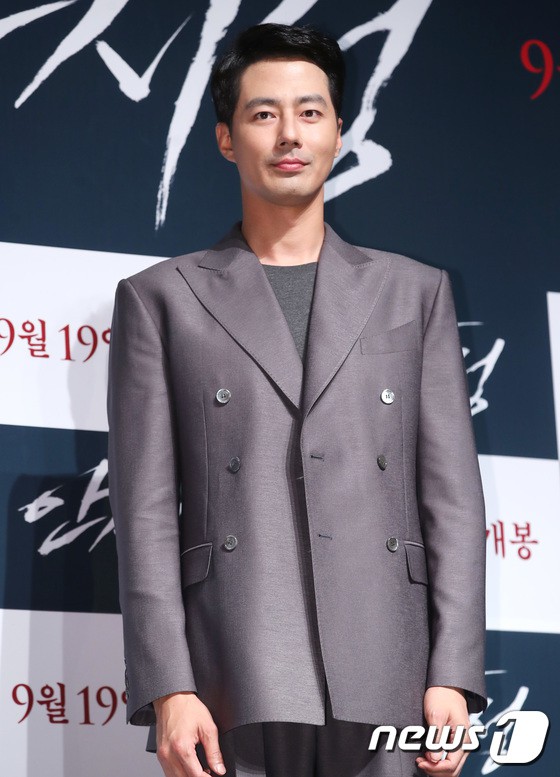 D&agrave;n sao hot đổ bộ sự kiện: Khi tường th&agrave;nh nhan sắc Jo In Sung bị trai đẹp Nam Joo Hyuk d&igrave;m trong 1 khung h&igrave;nh - Ảnh 2.