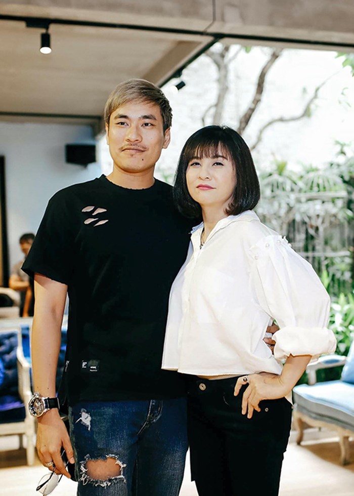 Ảnh Nh&atilde; Phương mặc v&aacute;y cưới, nhưng C&aacute;t Phượng - Kiều Minh Tuấn lại l&agrave; cặp đ&ocirc;i g&acirc;y ch&uacute; &yacute;! - Ảnh 2.