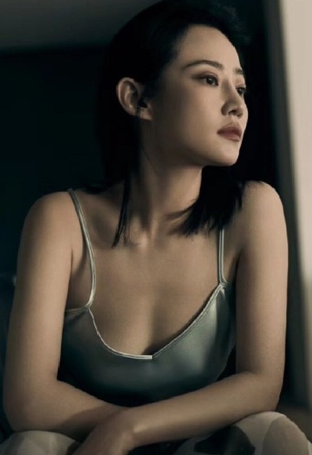 Cuộc chiến body gợi cảm của d&agrave;n mỹ nh&acirc;n Di&ecirc;n Hi C&ocirc;ng Lược ngo&agrave;i đời thật: Kh&ocirc;ng ai chịu k&eacute;m ai! - Ảnh 2.