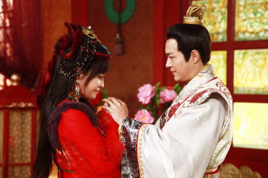 Ch&acirc;u Tấn &ldquo;cưa sừng l&agrave;m ngh&eacute;&rdquo; cũng kh&ocirc;ng khiến kh&aacute;n giả nổi da g&agrave; bằng hai nghệ sĩ n&agrave;y! - Ảnh 2.