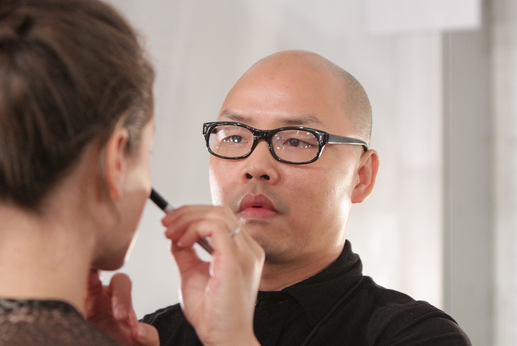 &Iacute;t ai biết rằng sau đ&aacute;m cưới, Ho&agrave;ng tử Harry đ&atilde; li&ecirc;n tục n&oacute;i điều n&agrave;y với chuy&ecirc;n gia trang điểm của Meghan Markle - Ảnh 2.