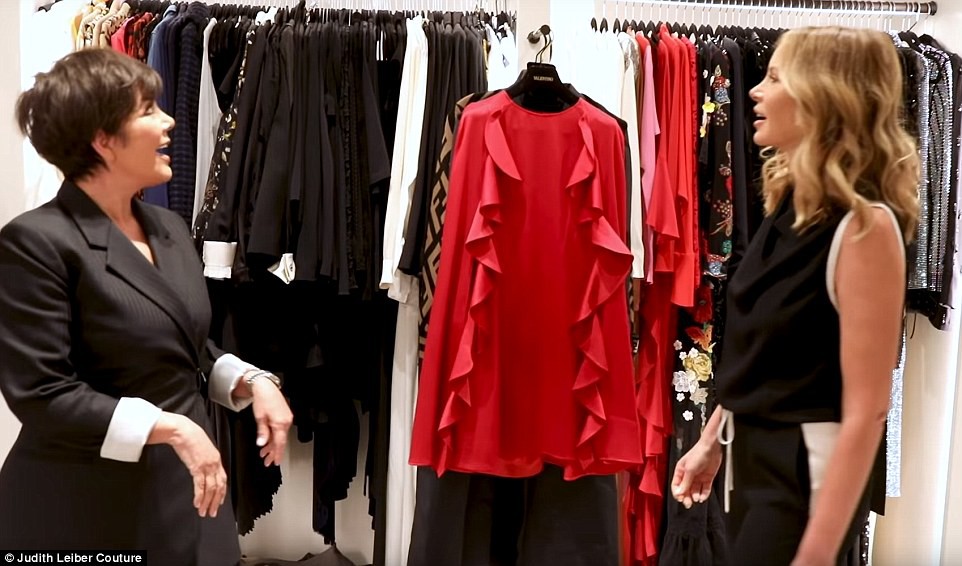 Tủ đồ của mẹ tr&ugrave;m Kris Jenner chẳng k&eacute;m Kendall - Kylie hay Kim: ri&ecirc;ng Hermes Birkin c&oacute; 22 chiếc, &aacute;o quần chất đống đủ để mở store - Ảnh 2.