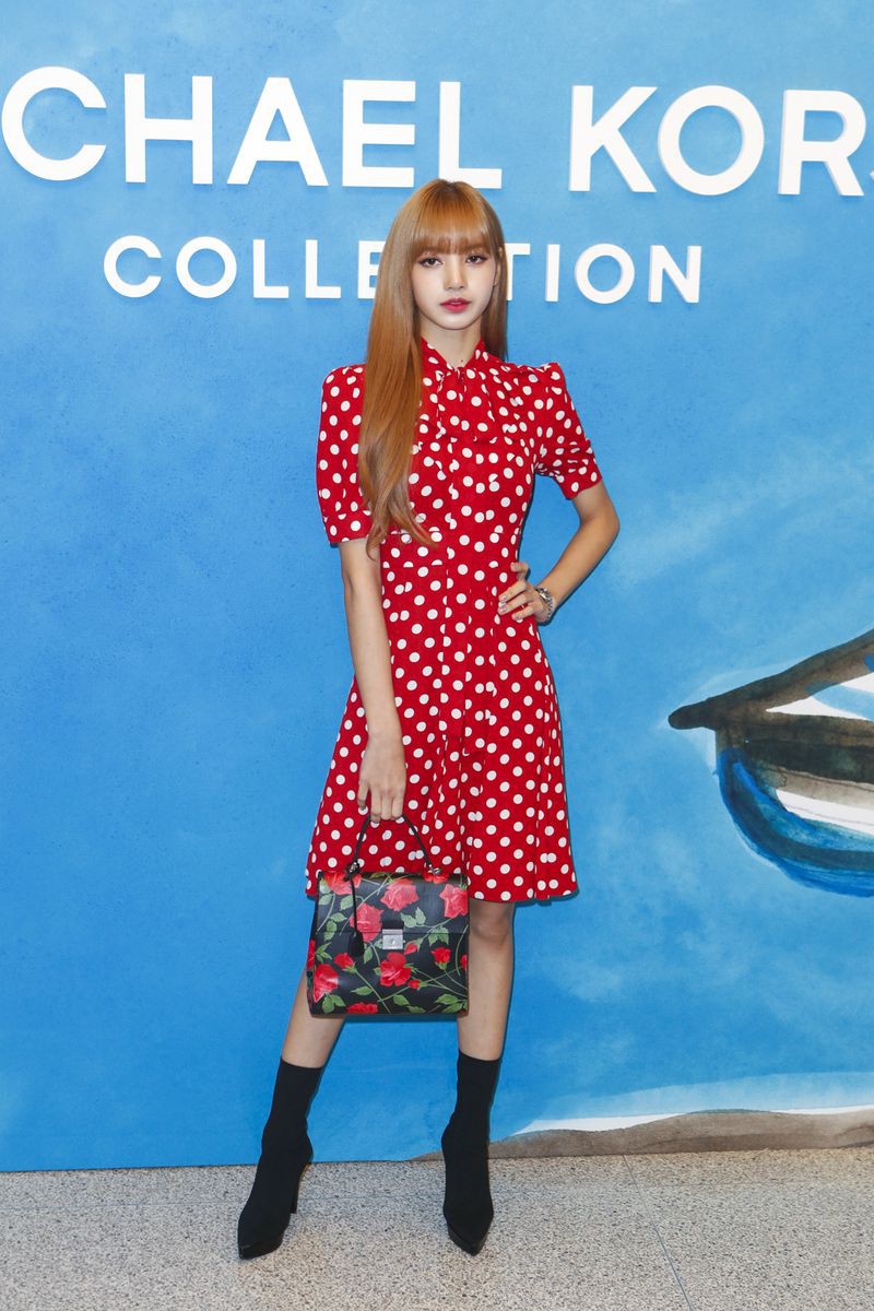 Phong c&aacute;ch của Dương Mịch v&agrave; Lisa (Black Pink) khiến fan đ&atilde; mắt bao nhi&ecirc;u th&igrave; tr&ocirc;ng Ng&ocirc; Cẩn Ng&ocirc;n lại l&eacute;p vế bấy nhi&ecirc;u - Ảnh 4.