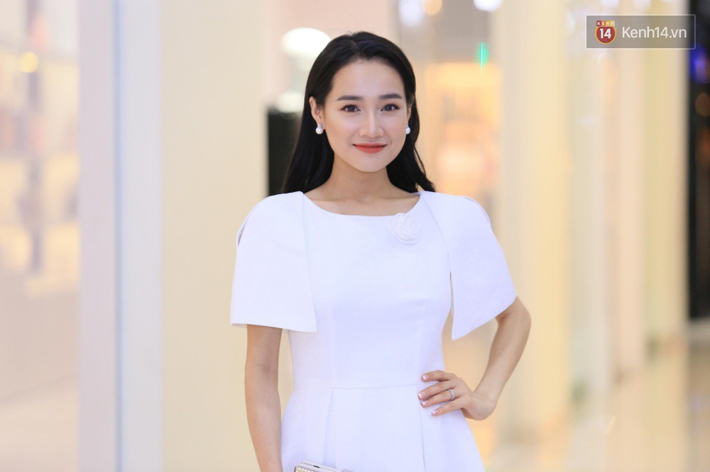 Nhã Phương chọn váy tinh khôi, trang điểm dịu dàng nhưng lại lộ khuyết điểm khiến ai thấy cũng quan ngại - Ảnh 2. Nhã Phương chọn váy tinh khôi, trang điểm dịu dàng nhưng lại lộ khuyết điểm khiến ai thấy cũng quan ngại - Ảnh 2.