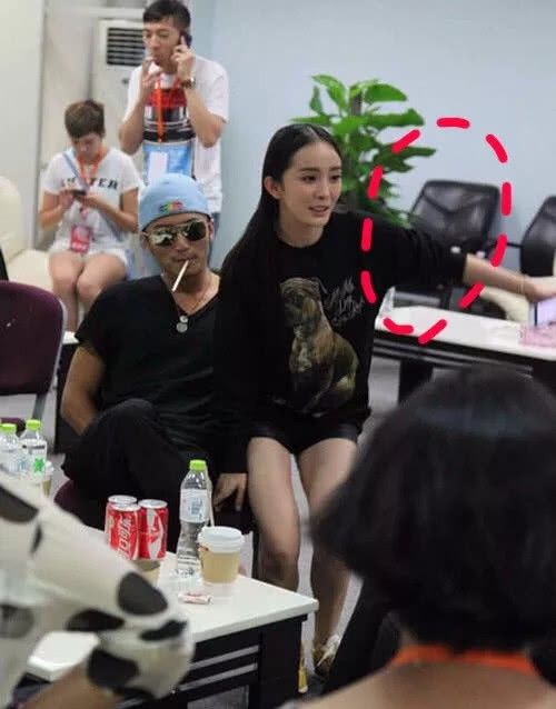 Vì đã ly hôn Lưu Khải Uy, Dương Mịch mới thả thính đồng nghiệp nam vô tư đến nhường này? - Ảnh 17. Vì đã ly hôn Lưu Khải Uy, Dương Mịch mới thả thính đồng nghiệp nam vô tư đến nhường này? - Ảnh 17.