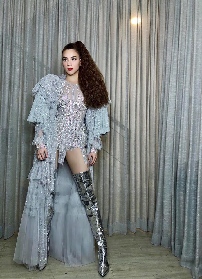 Mặc đồ kim sa hột lựu c&ugrave;ng chunky sneaker, Hồ Ngọc H&agrave; đạt cảnh giới đốn tim chỉ trong v&ograve;ng 10 gi&acirc;y - Ảnh 5.