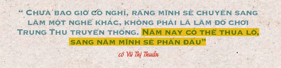 Đèn kéo quân, đầu lân, mặt nạ... những món đồ chơi Trung Thu năm xưa qua hàng thập kỷ được giữ vẹn nguyên nhờ những nghệ nhân kỳ lạ giữa Thủ đô - Ảnh 5. Đèn kéo quân, đầu lân, mặt nạ... những món đồ chơi Trung Thu năm xưa qua hàng thập kỷ được giữ vẹn nguyên nhờ những nghệ nhân kỳ lạ giữa Thủ đô - Ảnh 5.