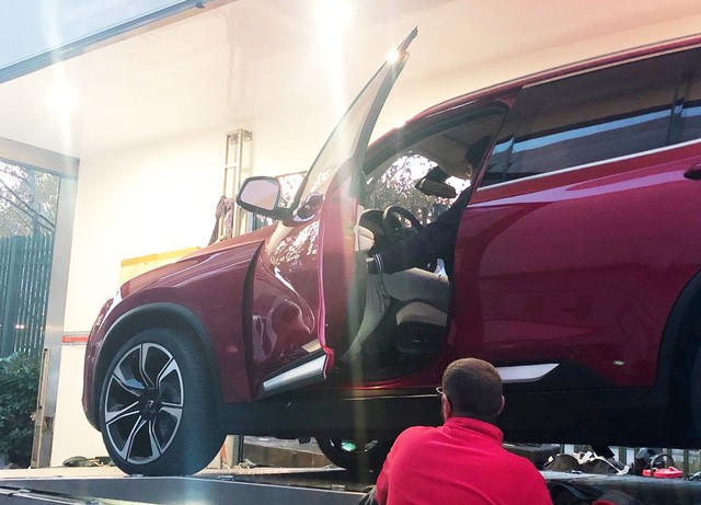 Ch&ugrave;m ảnh v&agrave; clip: Cận cảnh 2 xe VinFast &ldquo;bằng xương bằng thịt&rdquo; được vận chuyển tới Paris Motor Show - Ảnh 7.