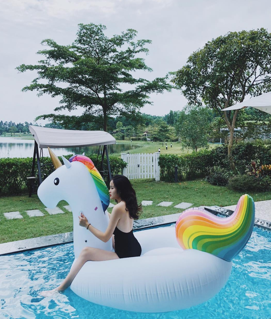 B&ugrave;i Tiến Dũng, Quang Hải, H&agrave; Đức Chinh khoe ảnh nghỉ dưỡng sau giải đấu chất như Rich Kid mới nổi - Ảnh 3.