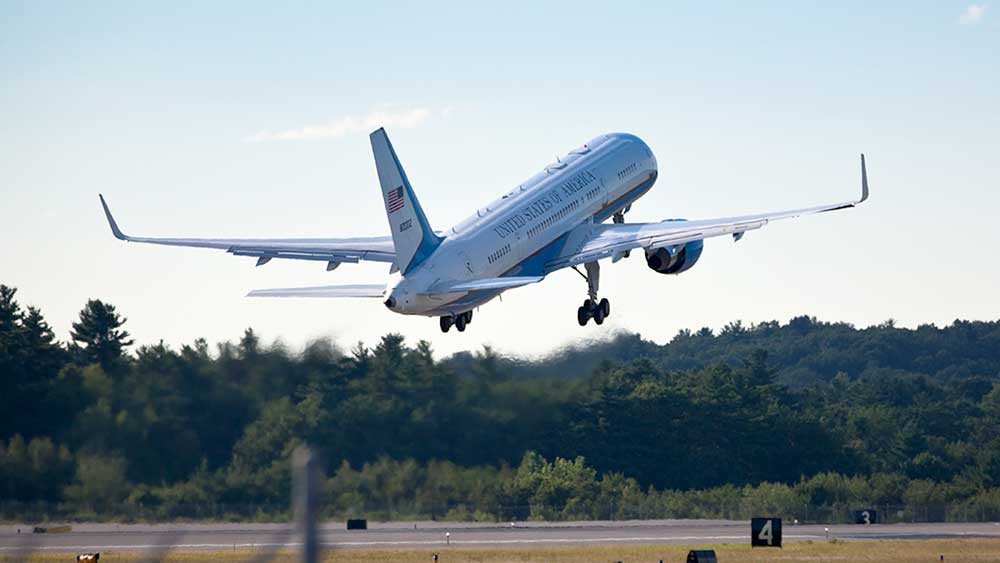 Chuy&ecirc;n cơ Air Force One của &ocirc;ng Trump tốn chi ph&iacute; ra sao khi bay thẳng từ Mỹ đến Việt Nam? - Ảnh 2.
