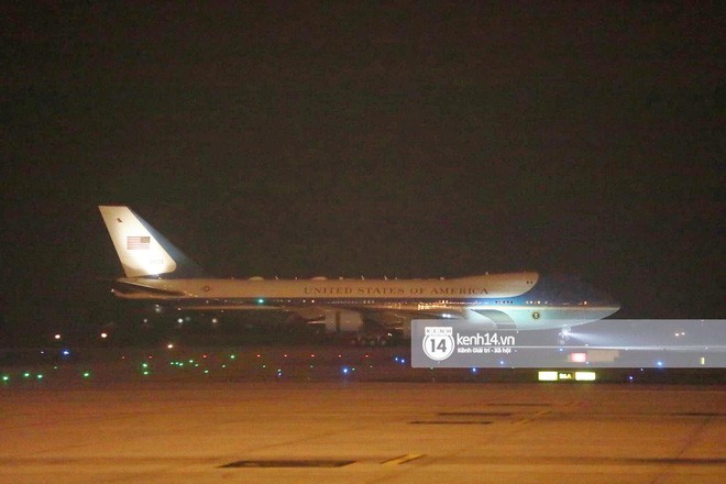 Si&ecirc;u xe &ldquo;qu&aacute;i th&uacute;&rdquo; chở Tổng thống Mỹ Donald Trump đ&atilde; về đến kh&aacute;ch sạn Marriott - Ảnh 24.