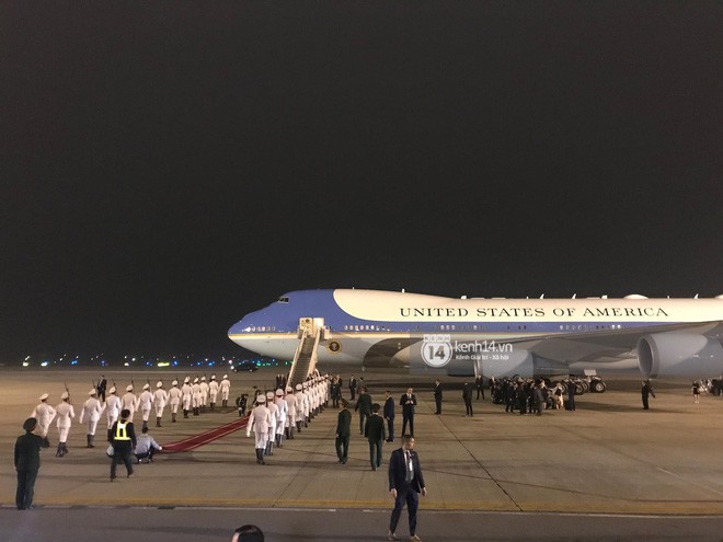 Si&ecirc;u xe &ldquo;qu&aacute;i th&uacute;&rdquo; chở Tổng thống Mỹ Donald Trump đ&atilde; về đến kh&aacute;ch sạn Marriott - Ảnh 25.