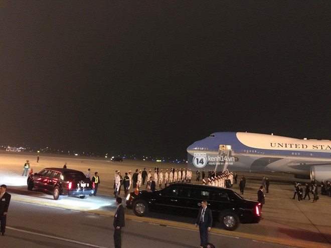 Si&ecirc;u xe &ldquo;qu&aacute;i th&uacute;&rdquo; chở Tổng thống Mỹ Donald Trump đ&atilde; về đến kh&aacute;ch sạn Marriott - Ảnh 26.