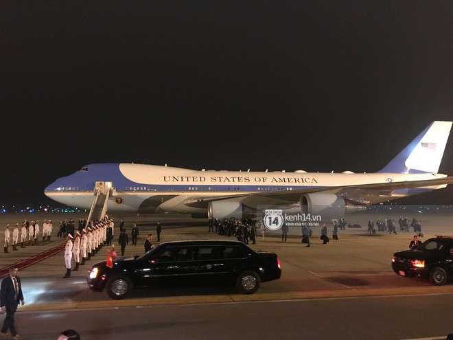 Si&ecirc;u xe &ldquo;qu&aacute;i th&uacute;&rdquo; chở Tổng thống Mỹ Donald Trump đ&atilde; về đến kh&aacute;ch sạn Marriott - Ảnh 27.