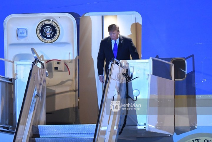 Si&ecirc;u xe &ldquo;qu&aacute;i th&uacute;&rdquo; chở Tổng thống Mỹ Donald Trump đ&atilde; về đến kh&aacute;ch sạn Marriott - Ảnh 28.