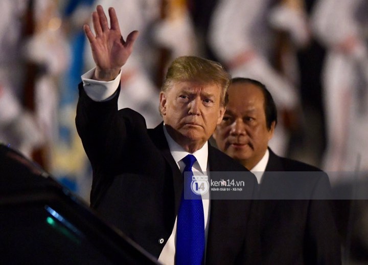 Si&ecirc;u xe &ldquo;qu&aacute;i th&uacute;&rdquo; chở Tổng thống Mỹ Donald Trump đ&atilde; về đến kh&aacute;ch sạn Marriott - Ảnh 32.