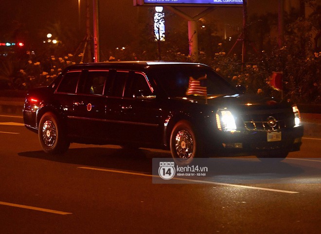 Si&ecirc;u xe &ldquo;qu&aacute;i th&uacute;&rdquo; chở Tổng thống Mỹ Donald Trump đ&atilde; về đến kh&aacute;ch sạn Marriott - Ảnh 33.