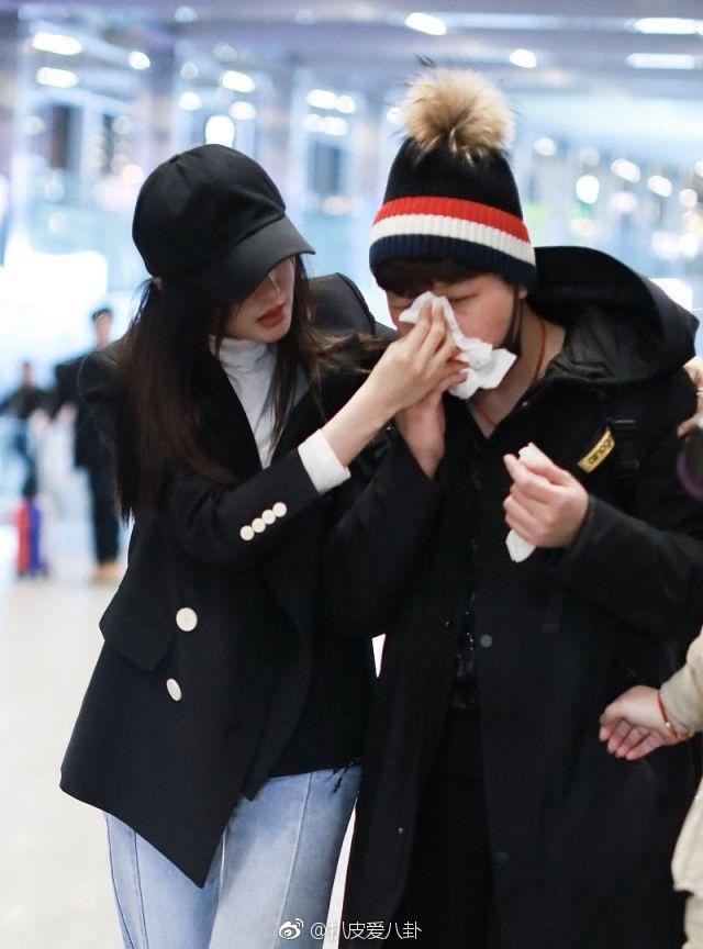 Hot nhất Weibo: Trương Thi&ecirc;n &Aacute;i bỗng bật kh&oacute;c nức nở tại s&acirc;n bay, chuyện g&igrave; đ&atilde; xảy ra? - Ảnh 8.
