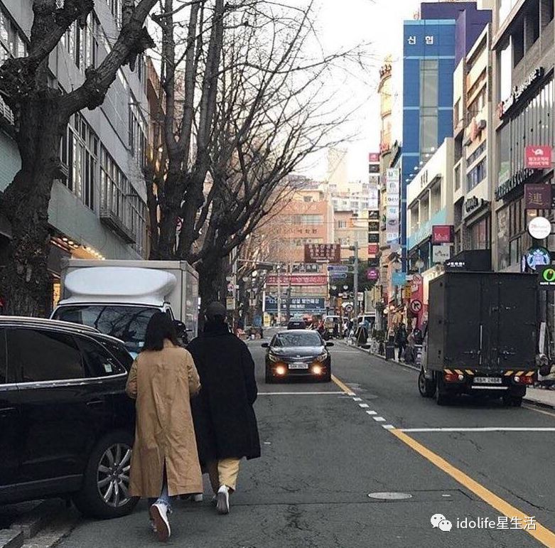 Soi ra sự thật về bức ảnh dẫn đến tin đồn Song Joong Ki v&agrave; Song Hye Kyo ly h&ocirc;n - Ảnh 6.