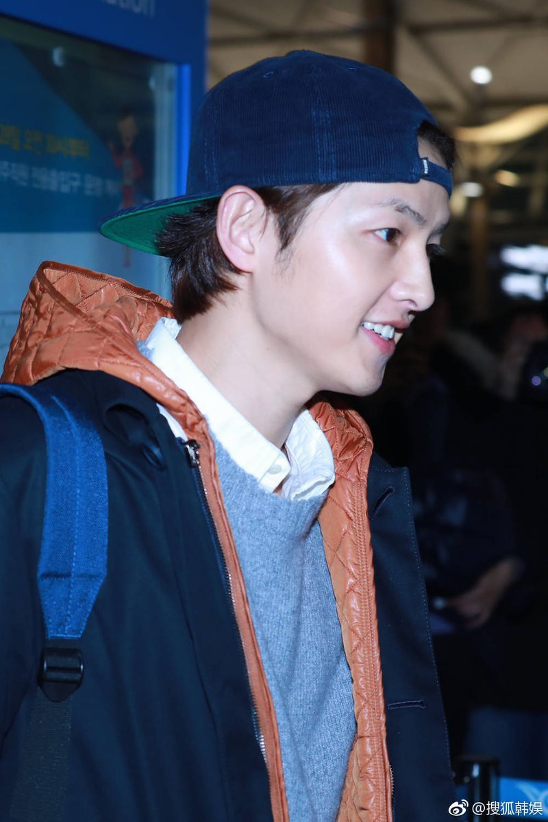 Soi ra sự thật về bức ảnh dẫn đến tin đồn Song Joong Ki v&agrave; Song Hye Kyo ly h&ocirc;n - Ảnh 12.