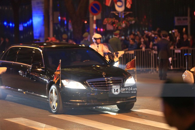 Sau khi d&ugrave;ng bữa tối, 2 nh&agrave; l&atilde;nh đạo Mỹ - Triều rời kh&aacute;ch sạn Metropole - Ảnh 14.