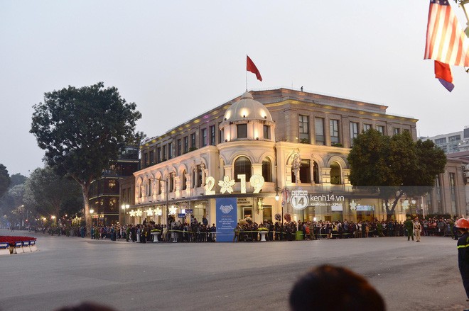 Sau khi d&ugrave;ng bữa tối, 2 nh&agrave; l&atilde;nh đạo Mỹ - Triều rời kh&aacute;ch sạn Metropole - Ảnh 18.