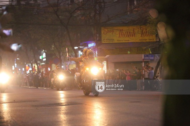 Sau khi d&ugrave;ng bữa tối, 2 nh&agrave; l&atilde;nh đạo Mỹ - Triều rời kh&aacute;ch sạn Metropole - Ảnh 21.