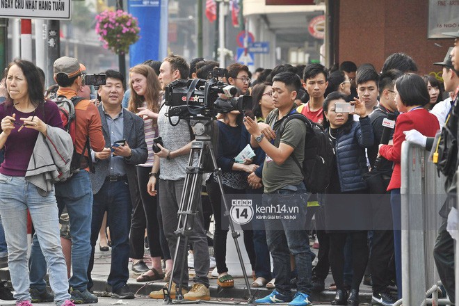 Sau khi d&ugrave;ng bữa tối, 2 nh&agrave; l&atilde;nh đạo Mỹ - Triều rời kh&aacute;ch sạn Metropole - Ảnh 3.