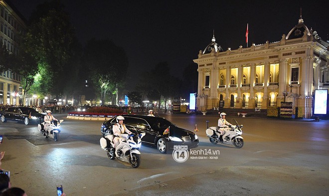 Sau khi d&ugrave;ng bữa tối, 2 nh&agrave; l&atilde;nh đạo Mỹ - Triều rời kh&aacute;ch sạn Metropole - Ảnh 32.
