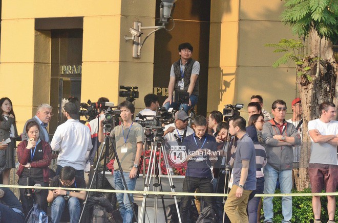 Sau khi d&ugrave;ng bữa tối, 2 nh&agrave; l&atilde;nh đạo Mỹ - Triều rời kh&aacute;ch sạn Metropole - Ảnh 7.