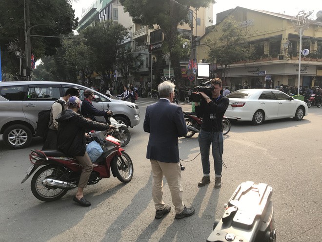 Độc đ&aacute;o những trường quay si&ecirc;u thực của ph&oacute;ng vi&ecirc;n quốc tế tại k&igrave; thượng đỉnh Mỹ-Triều - Ảnh 9.