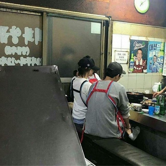 Soi ra sự thật về bức ảnh dẫn đến tin đồn Song Joong Ki v&agrave; Song Hye Kyo ly h&ocirc;n - Ảnh 5.