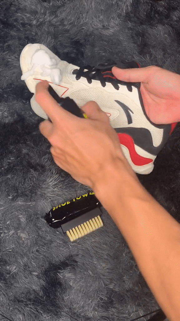 Đi gi&agrave;y trời mưa bẩn qu&aacute; trời: Sắm ngay mấy m&oacute;n chuy&ecirc;n dụng gi&aacute; si&ecirc;u b&egrave;o từ 29k để gi&agrave;y sạch bong trong một nốt nhạc - Ảnh 3.