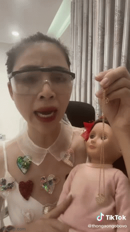 YouTuber Thơ Nguyễn bị chỉ tr&iacute;ch v&igrave; clip n&oacute;i chuyện, cho b&uacute;p b&ecirc; uống coca để xin v&iacute;a học giỏi cho c&aacute;c bạn nhỏ - Ảnh 2.