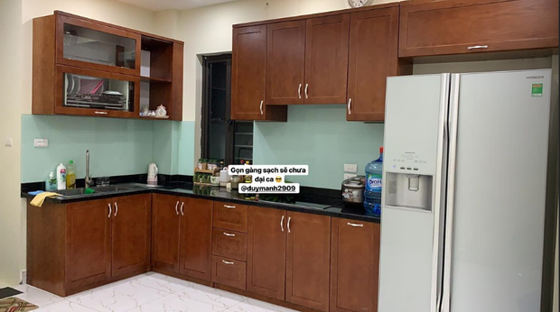 Hội g&aacute;i xinh nh&agrave; gi&agrave;u lấy chồng cầu thủ: Chẳng ai sống chung với mẹ chồng, l&agrave;m d&acirc;u l&agrave; điều kh&ocirc;ng c&oacute; trong từ điển - Ảnh 1.